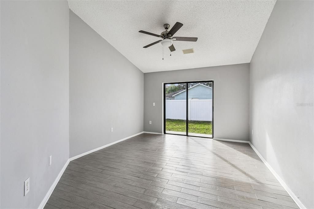 For Sale: $350,000 (4 beds, 2 baths, 1523 Square Feet)