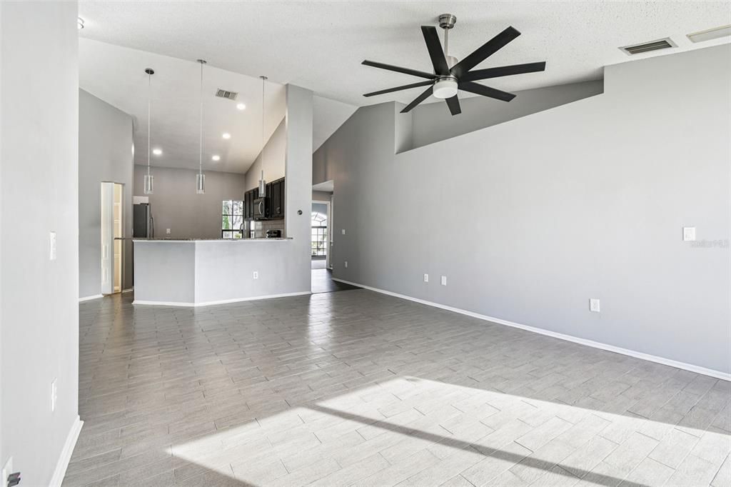 For Sale: $350,000 (4 beds, 2 baths, 1523 Square Feet)