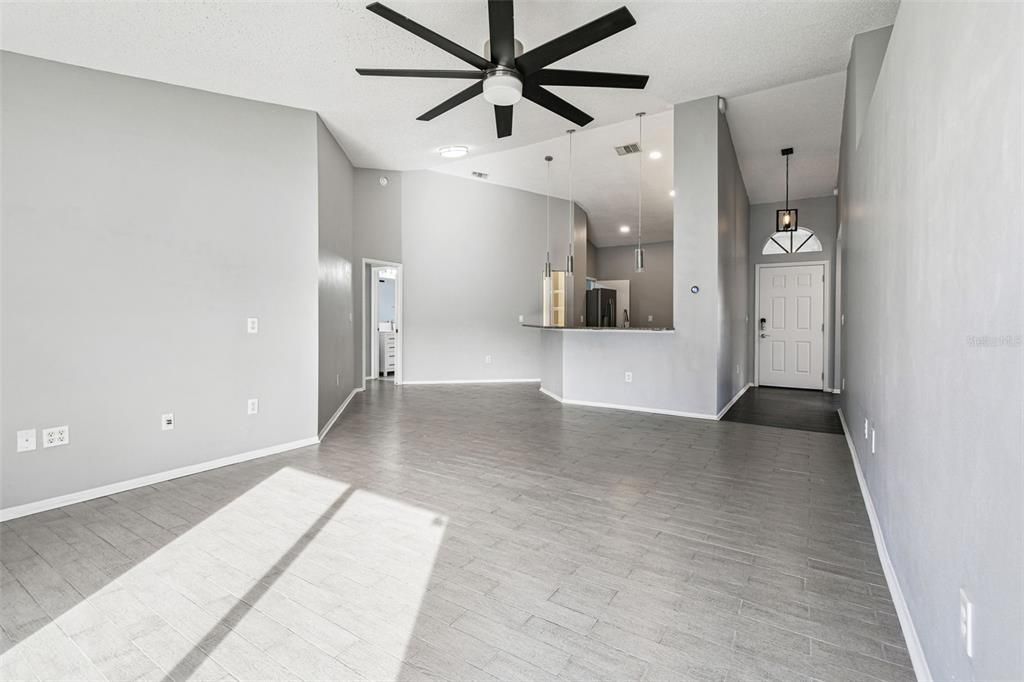 For Sale: $350,000 (4 beds, 2 baths, 1523 Square Feet)