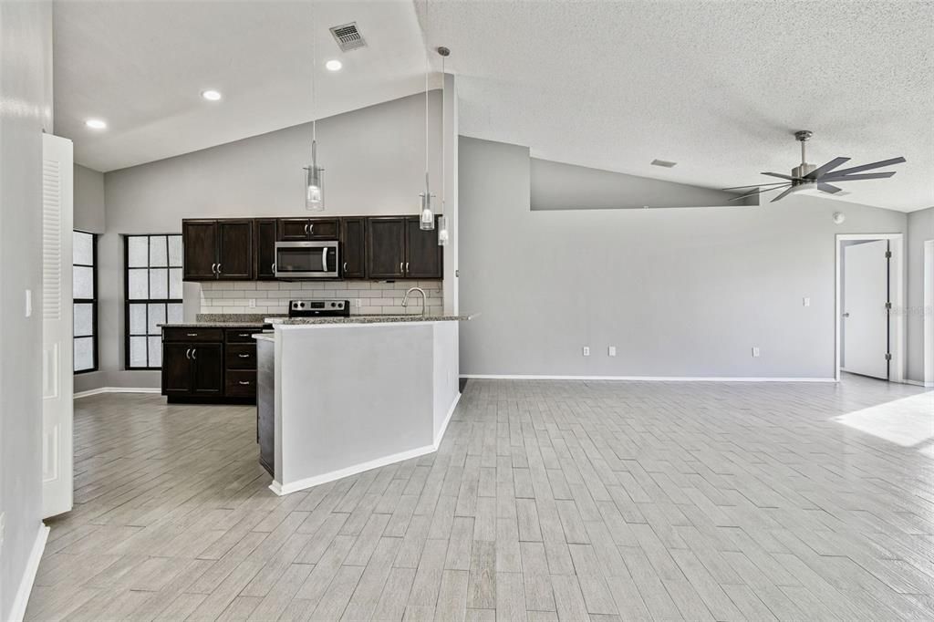 For Sale: $350,000 (4 beds, 2 baths, 1523 Square Feet)