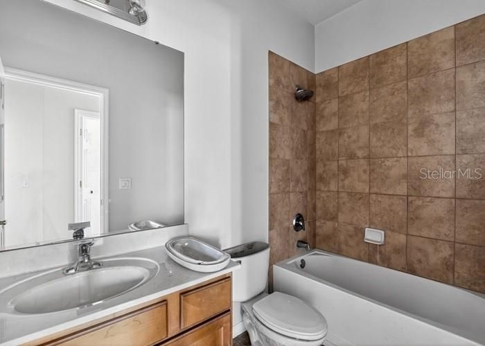 En Venta: $546,300 (5 camas, 2 baños, 2521 Pies cuadrados)