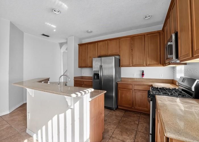 En Venta: $546,300 (5 camas, 2 baños, 2521 Pies cuadrados)