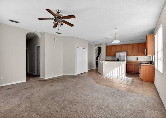 En Venta: $546,300 (5 camas, 2 baños, 2521 Pies cuadrados)