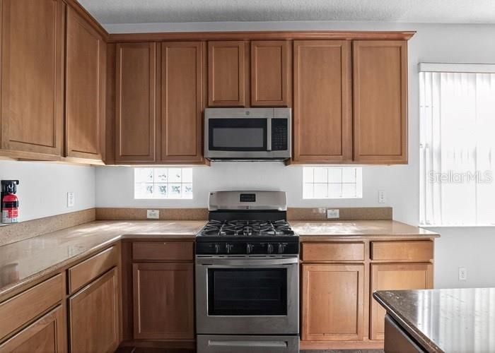 En Venta: $546,300 (5 camas, 2 baños, 2521 Pies cuadrados)