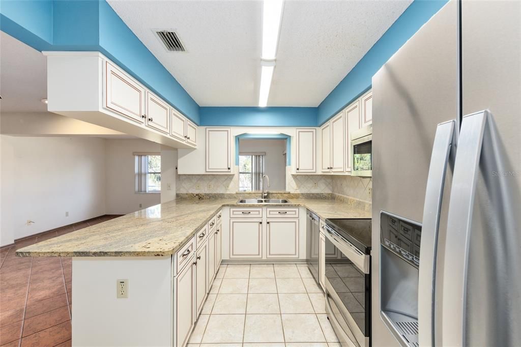 待售: $199,900 (2 贝兹, 2 浴室, 1824 平方英尺)