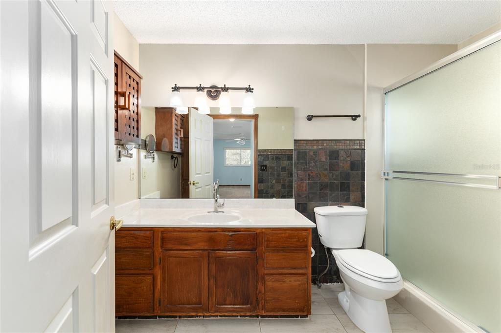 待售: $199,900 (2 贝兹, 2 浴室, 1824 平方英尺)