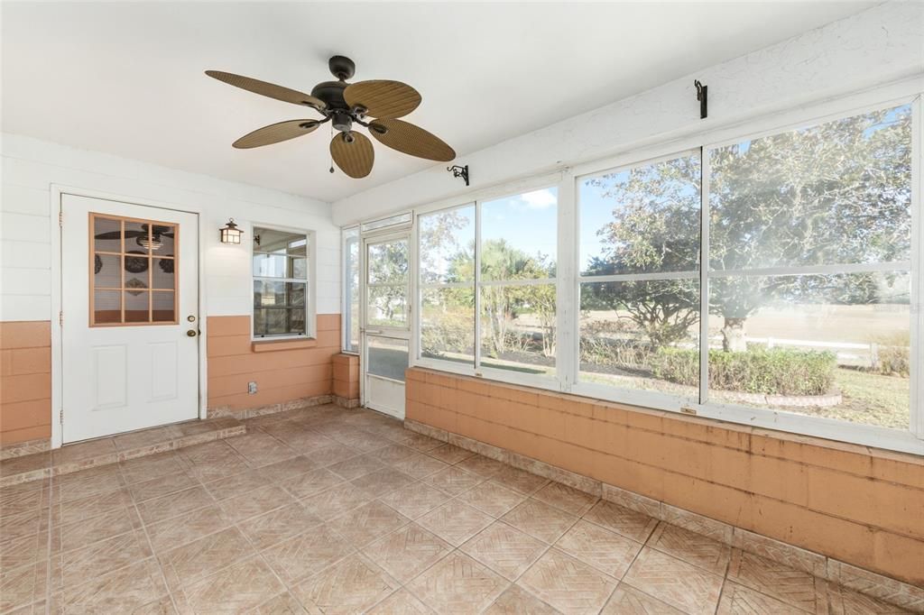 待售: $199,900 (2 贝兹, 2 浴室, 1824 平方英尺)