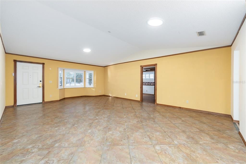 待售: $199,900 (2 贝兹, 2 浴室, 1824 平方英尺)