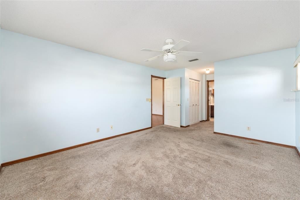 待售: $199,900 (2 贝兹, 2 浴室, 1824 平方英尺)