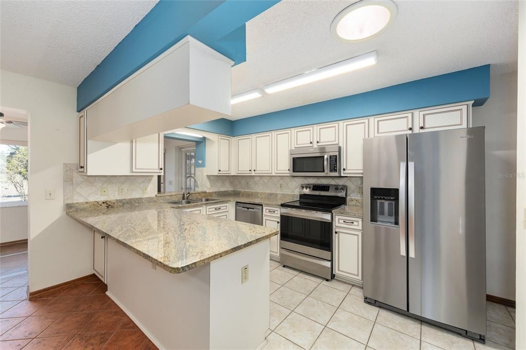 待售: $199,900 (2 贝兹, 2 浴室, 1824 平方英尺)