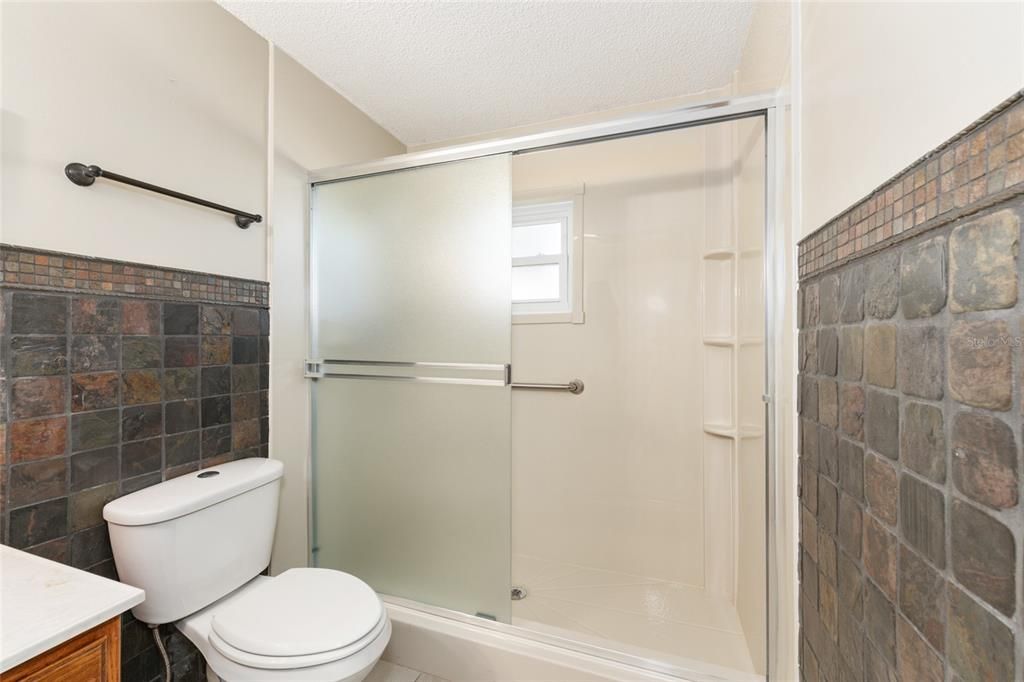 待售: $199,900 (2 贝兹, 2 浴室, 1824 平方英尺)