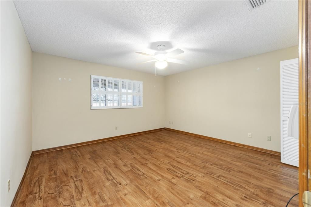 待售: $199,900 (2 贝兹, 2 浴室, 1824 平方英尺)