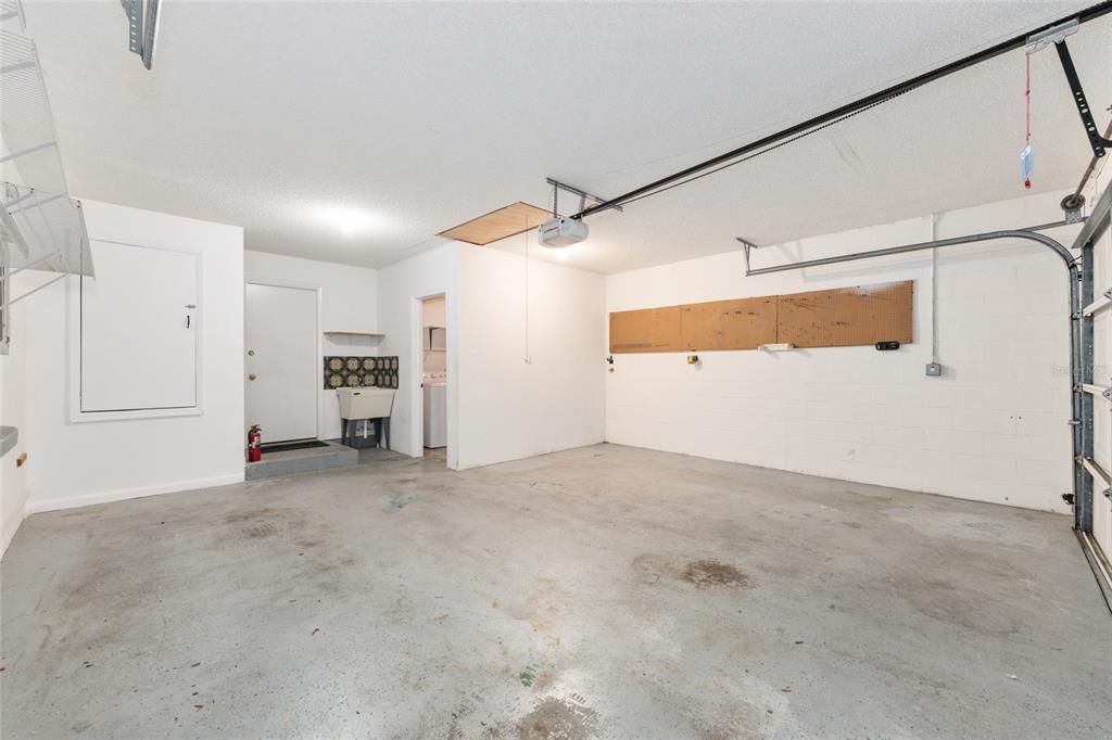 待售: $199,900 (2 贝兹, 2 浴室, 1824 平方英尺)