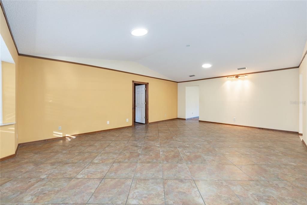 待售: $199,900 (2 贝兹, 2 浴室, 1824 平方英尺)