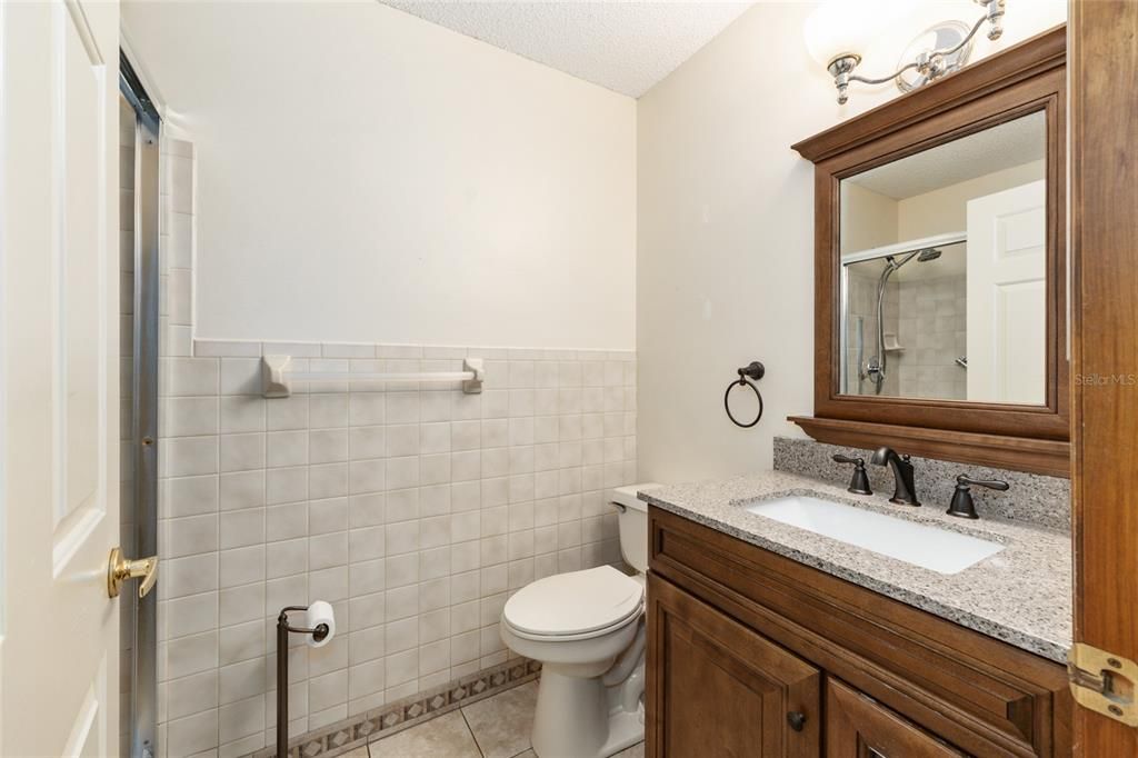 待售: $199,900 (2 贝兹, 2 浴室, 1824 平方英尺)