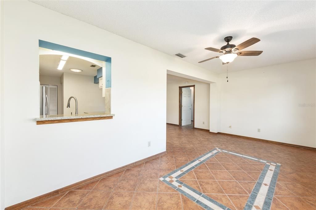 待售: $199,900 (2 贝兹, 2 浴室, 1824 平方英尺)