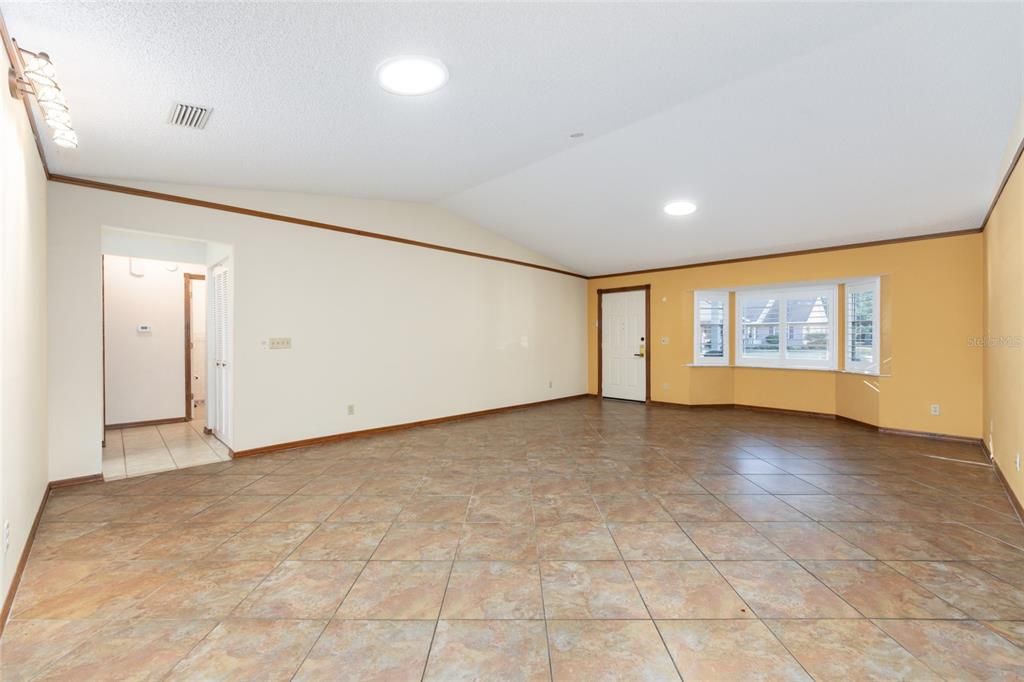 待售: $199,900 (2 贝兹, 2 浴室, 1824 平方英尺)