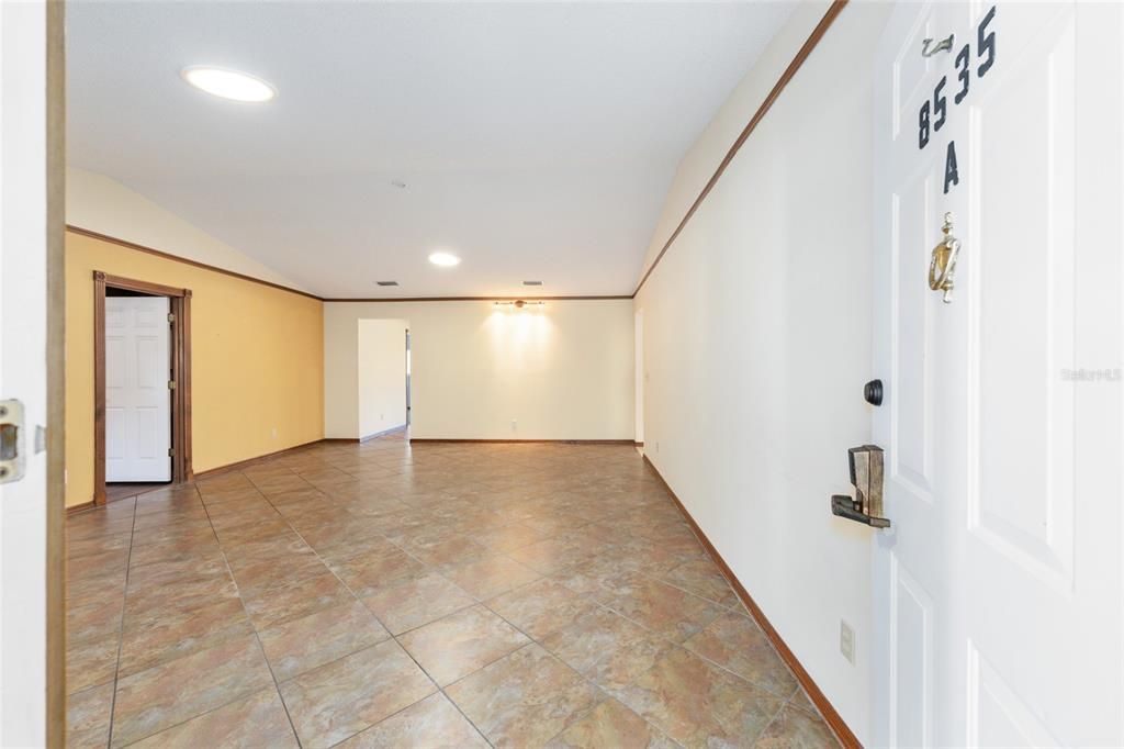 待售: $199,900 (2 贝兹, 2 浴室, 1824 平方英尺)