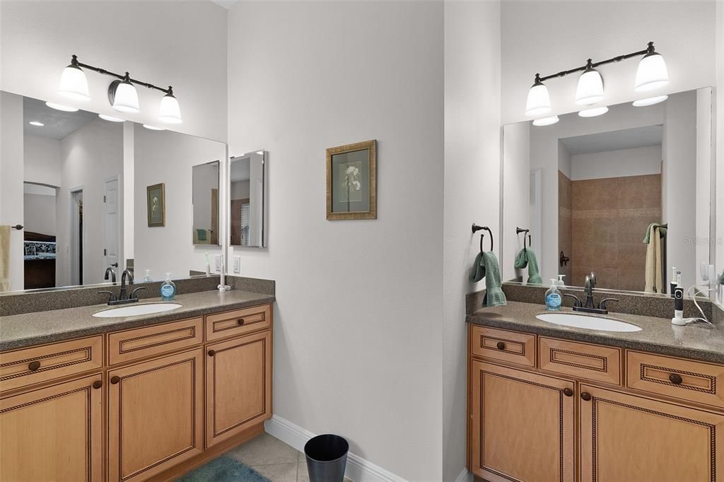 待售: $700,000 (3 贝兹, 2 浴室, 2025 平方英尺)