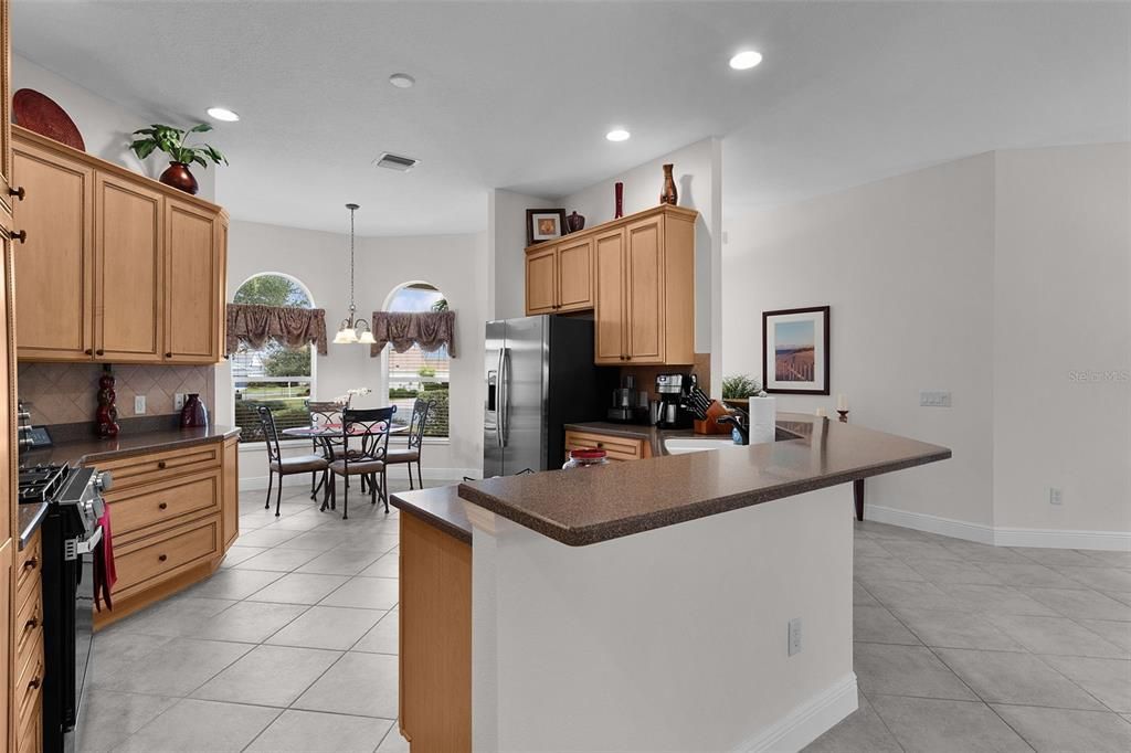 待售: $700,000 (3 贝兹, 2 浴室, 2025 平方英尺)