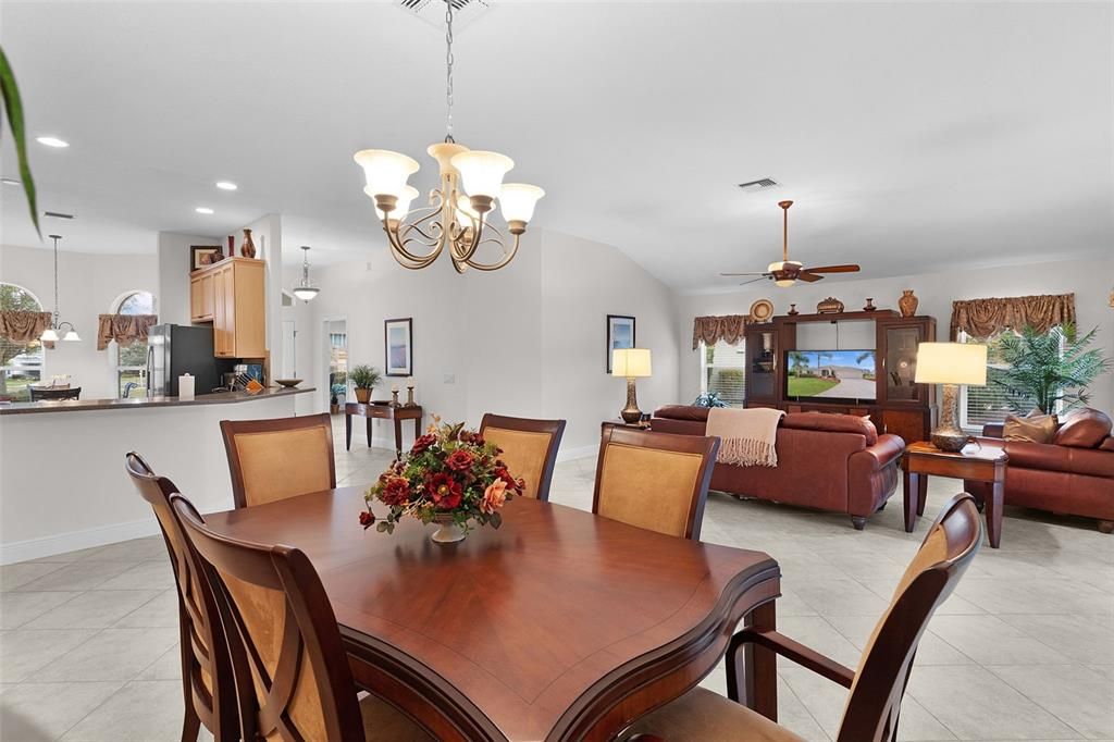 待售: $700,000 (3 贝兹, 2 浴室, 2025 平方英尺)