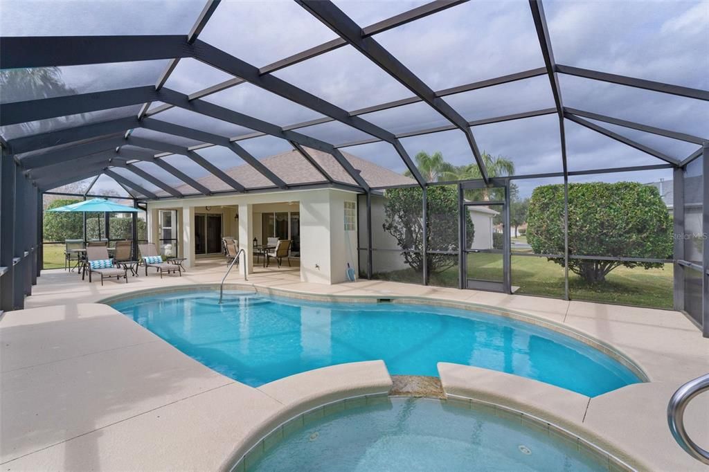 待售: $700,000 (3 贝兹, 2 浴室, 2025 平方英尺)