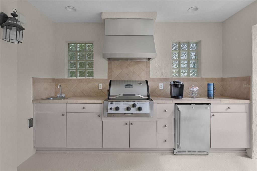 待售: $700,000 (3 贝兹, 2 浴室, 2025 平方英尺)