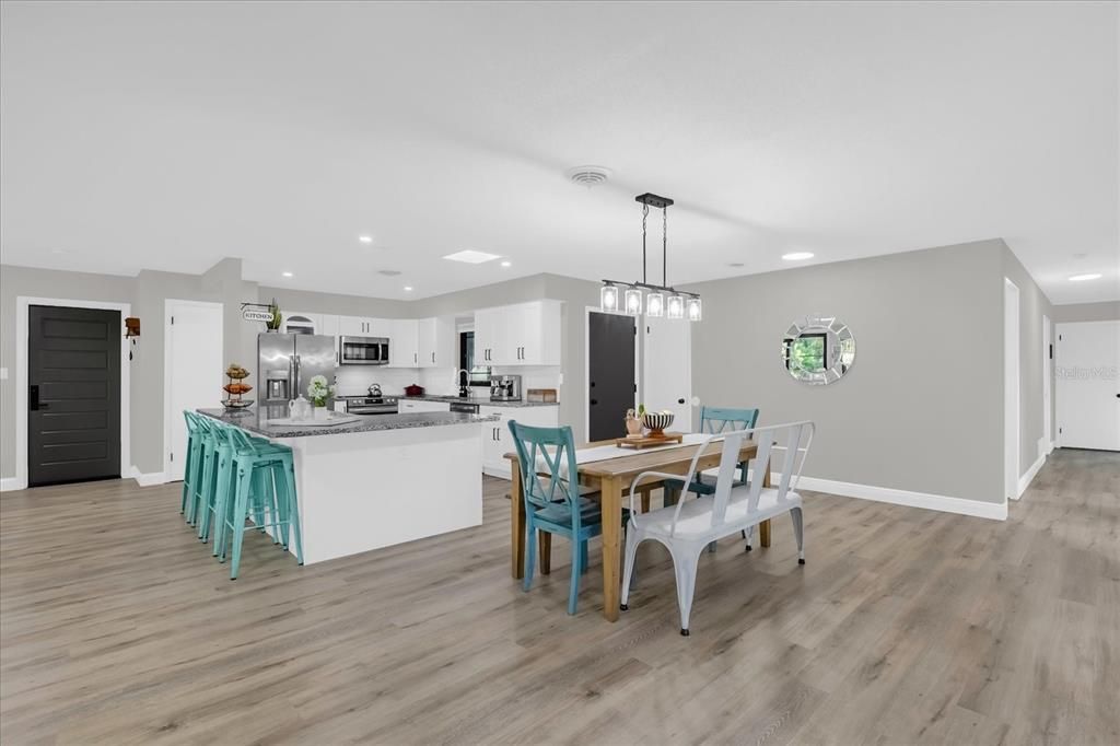 En Venta: $585,000 (4 camas, 2 baños, 1917 Pies cuadrados)