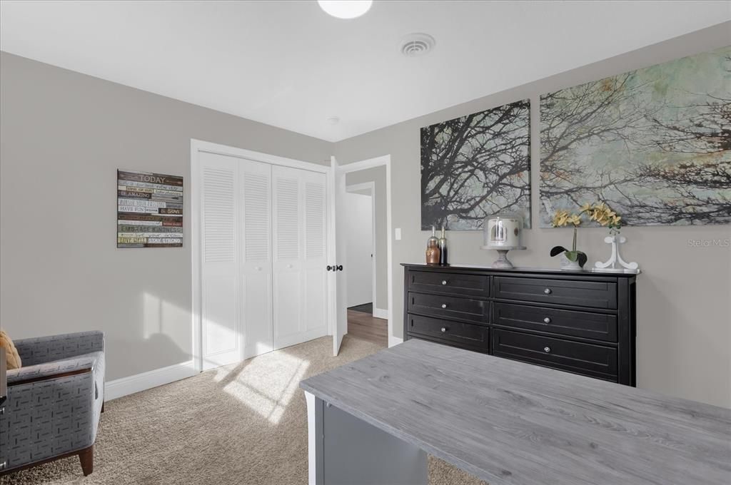 En Venta: $585,000 (4 camas, 2 baños, 1917 Pies cuadrados)