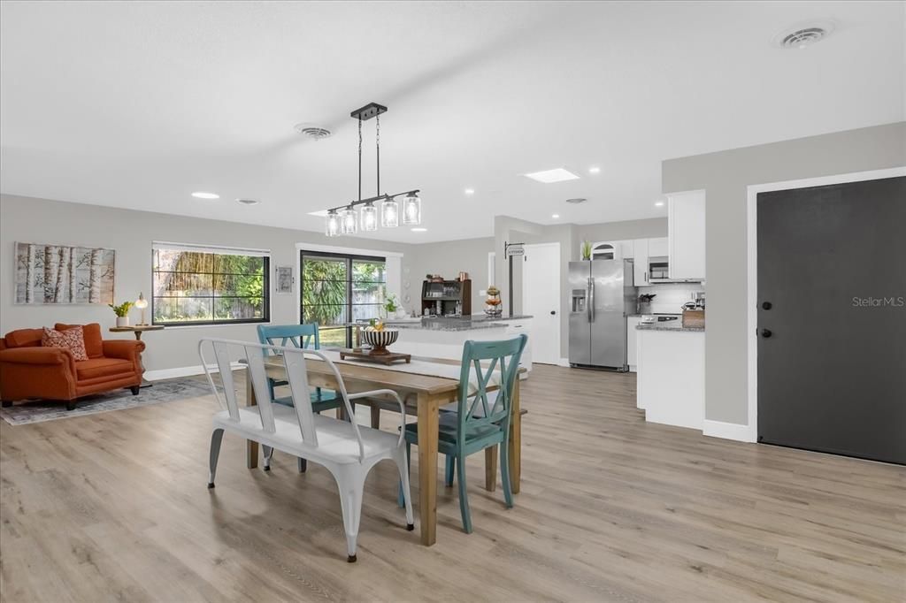 En Venta: $585,000 (4 camas, 2 baños, 1917 Pies cuadrados)