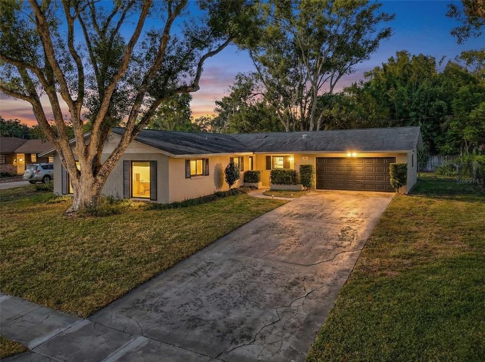 En Venta: $585,000 (4 camas, 2 baños, 1917 Pies cuadrados)