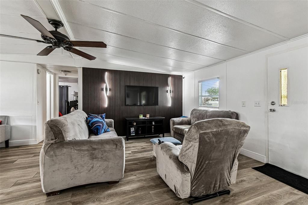 待售: $229,999 (3 贝兹, 2 浴室, 1152 平方英尺)