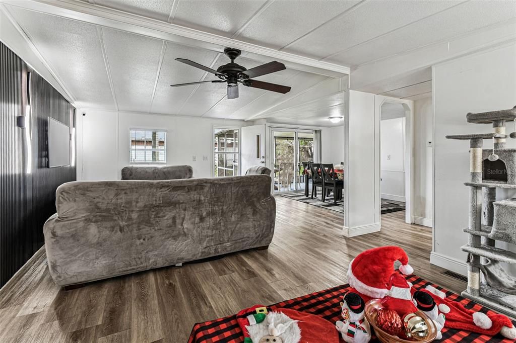 待售: $229,999 (3 贝兹, 2 浴室, 1152 平方英尺)