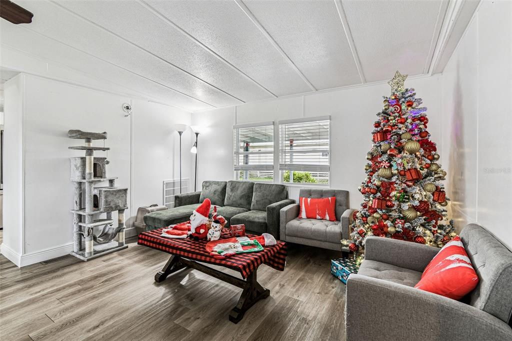 待售: $229,999 (3 贝兹, 2 浴室, 1152 平方英尺)