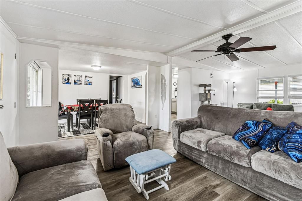 待售: $229,999 (3 贝兹, 2 浴室, 1152 平方英尺)