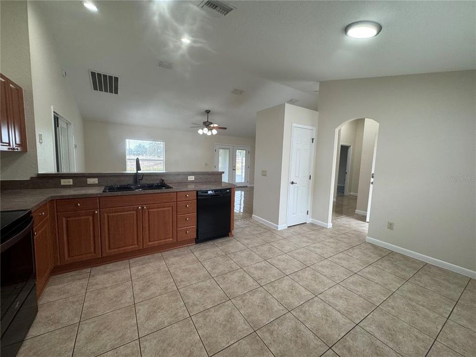 For Rent: $2,750 (3 beds, 2 baths, 1669 Square Feet)
