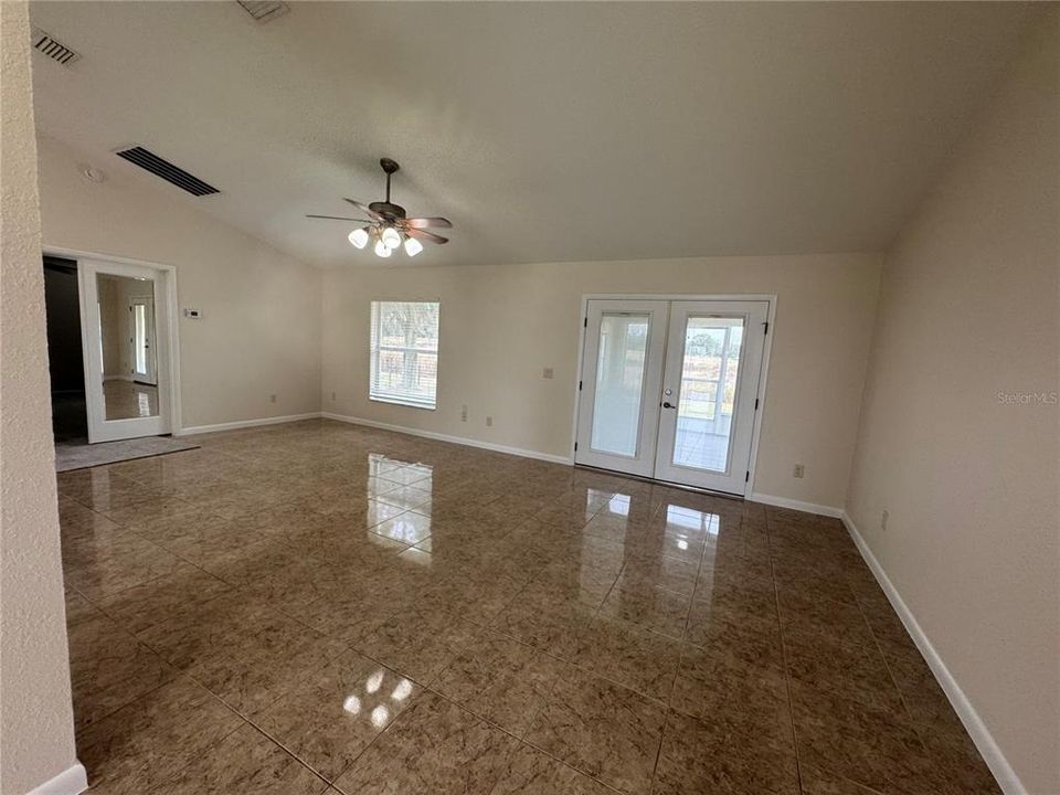 For Rent: $2,750 (3 beds, 2 baths, 1669 Square Feet)