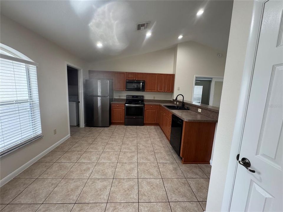 For Rent: $2,750 (3 beds, 2 baths, 1669 Square Feet)