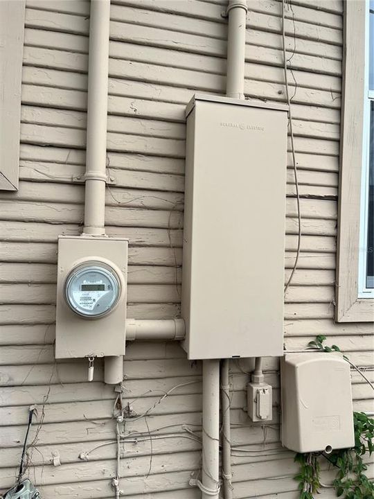 For Sale: $375,000 (3 beds, 2 baths, 1099 Square Feet)