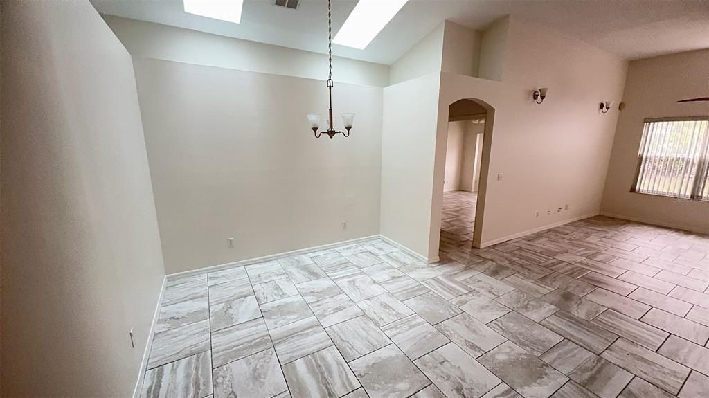 出租: $2,600 (3 贝兹, 2 浴室, 1549 平方英尺)