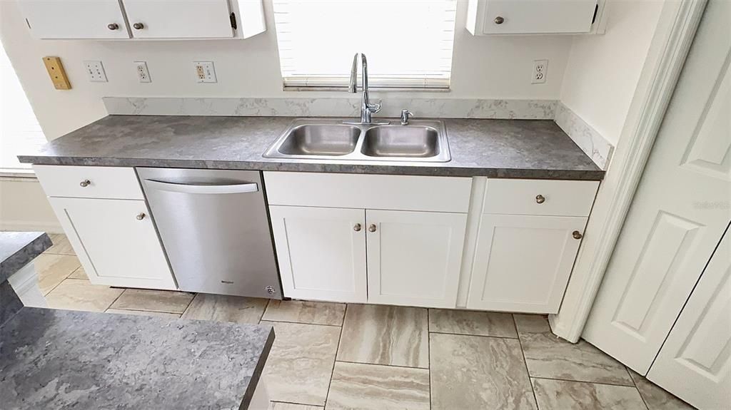 出租: $2,600 (3 贝兹, 2 浴室, 1549 平方英尺)