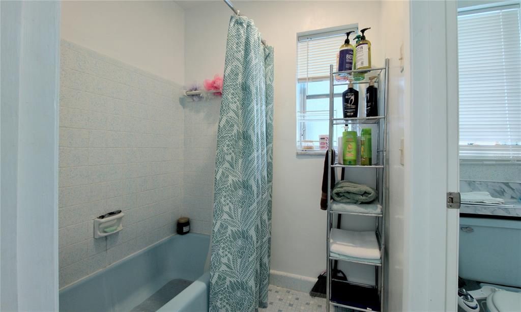 待售: $230,000 (2 贝兹, 2 浴室, 1241 平方英尺)