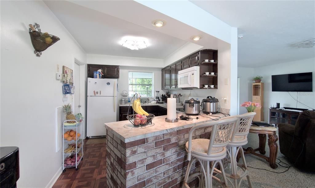 待售: $230,000 (2 贝兹, 2 浴室, 1241 平方英尺)