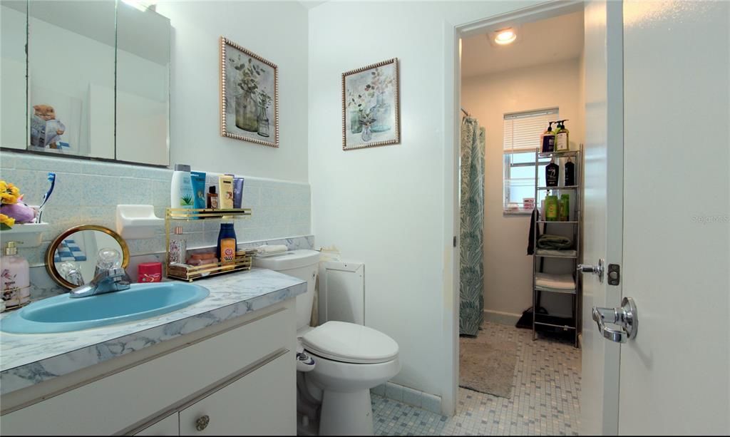 待售: $230,000 (2 贝兹, 2 浴室, 1241 平方英尺)