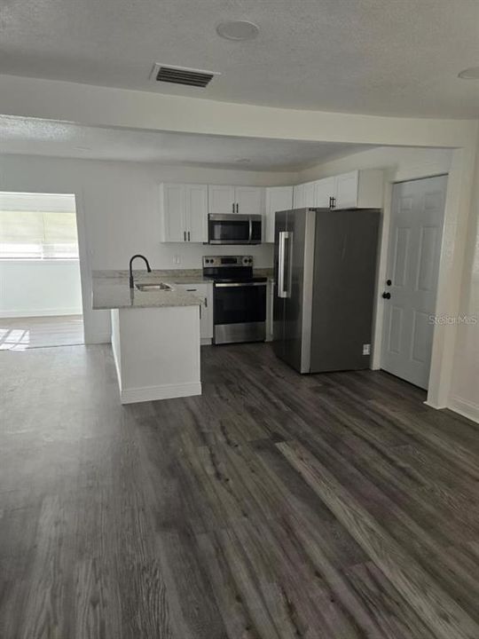 В аренду: $2,100 (3 спален, 1 ванн, 1164 Квадратных фут)