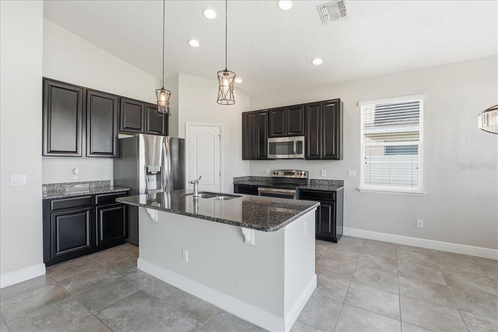 For Rent: $2,295 (3 beds, 2 baths, 1515 Square Feet)