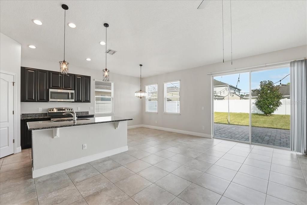 For Rent: $2,295 (3 beds, 2 baths, 1515 Square Feet)