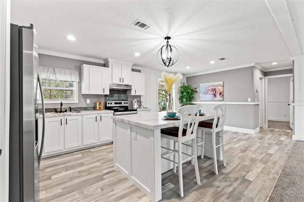 На продажу: $294,000 (3 спален, 2 ванн, 1352 Квадратных фут)