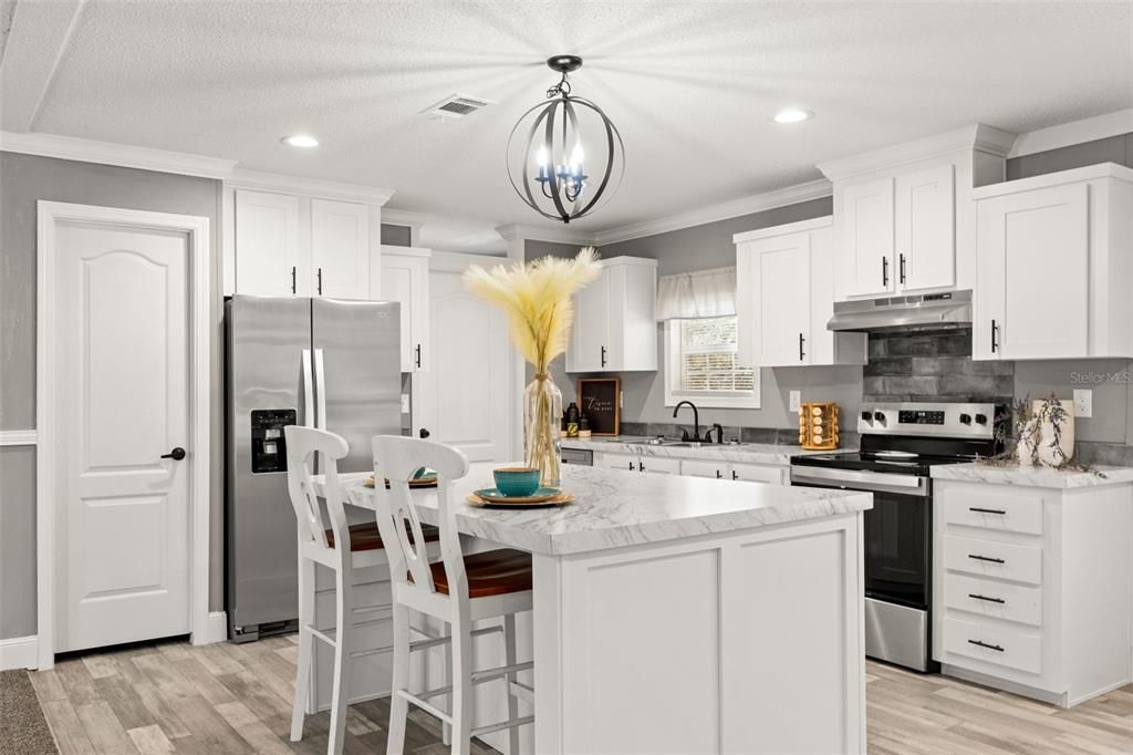 На продажу: $294,000 (3 спален, 2 ванн, 1352 Квадратных фут)