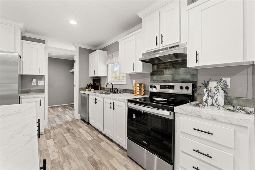 На продажу: $294,000 (3 спален, 2 ванн, 1352 Квадратных фут)